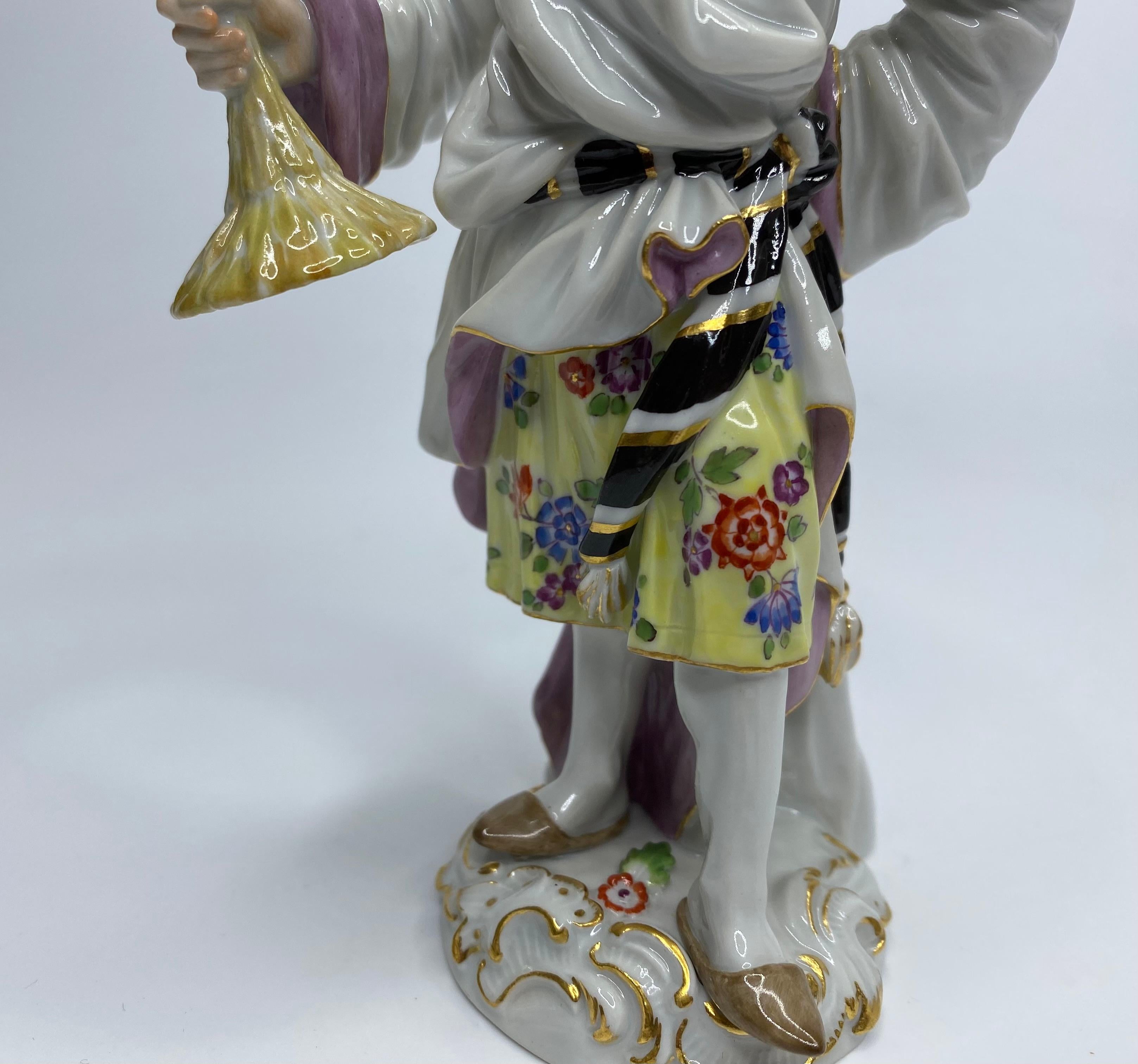 Meissen figures ‘Japanese Couple’, c. 1920. In Excellent Condition For Sale In Gargrave, North Yorkshire
