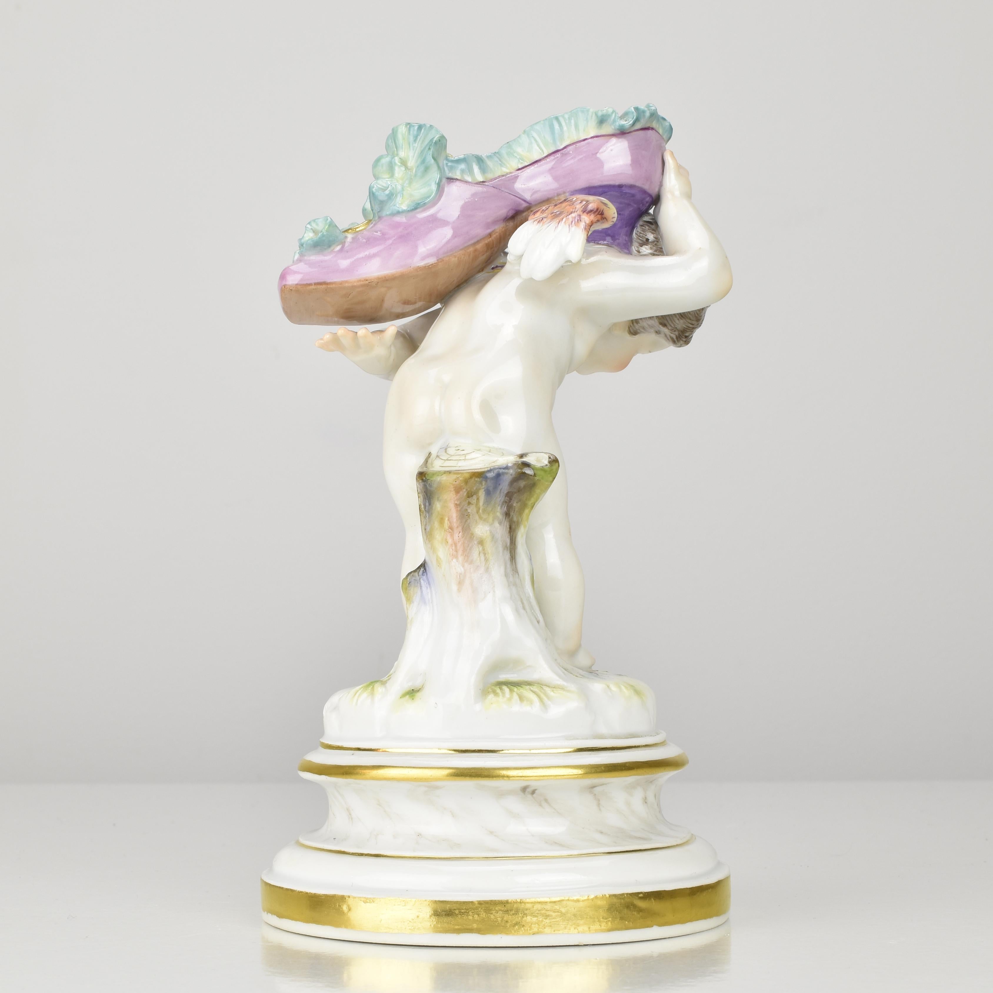 Meissen Figurine “Armor unter dem Pantoffel” Cupid with Slipper, 19th Century In condizioni buone in vendita a Bad Säckingen, DE