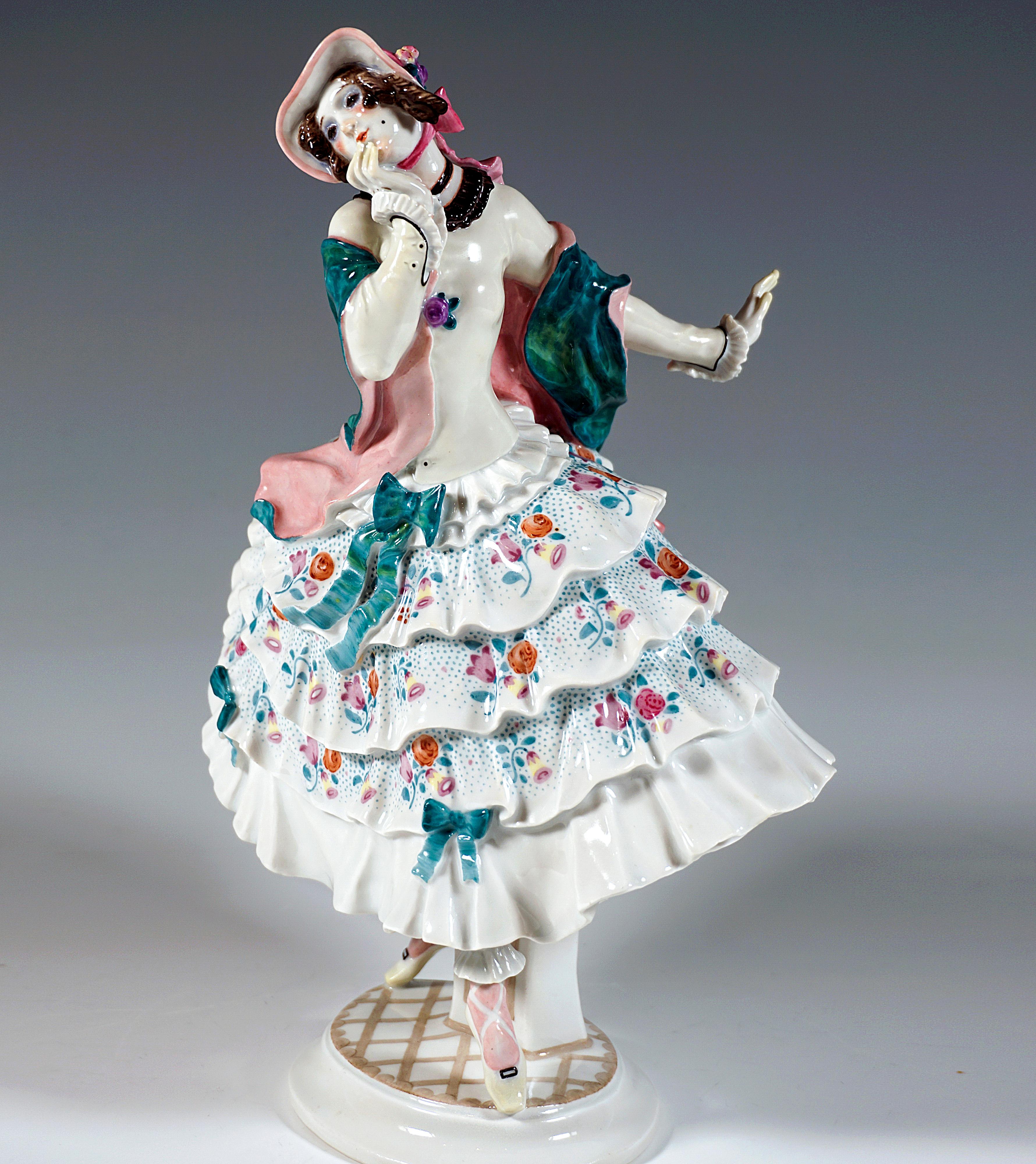 Figurine en porcelaine de Meissen :
Danseuse en équilibre sur ses orteils, tournant la tête vers la droite et portant indécisément sa main droite à son menton, tandis que de sa main gauche elle 
fait un geste défensif - feignant l'horreur face à la