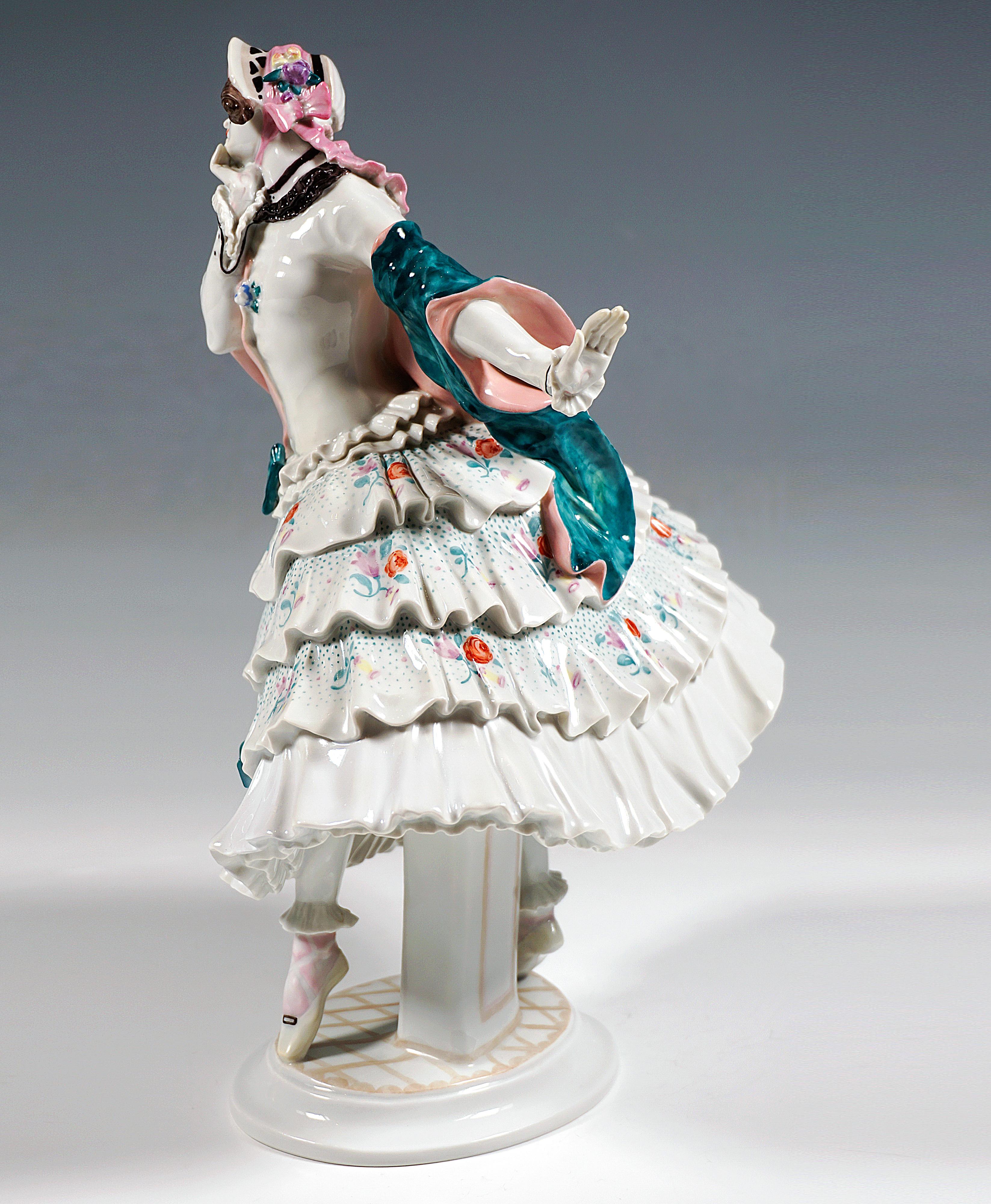 Fatto a mano Figurina di Meissen 'Estrella', balletto russo 'Carnevale', di Paul Scheurich, XX in vendita