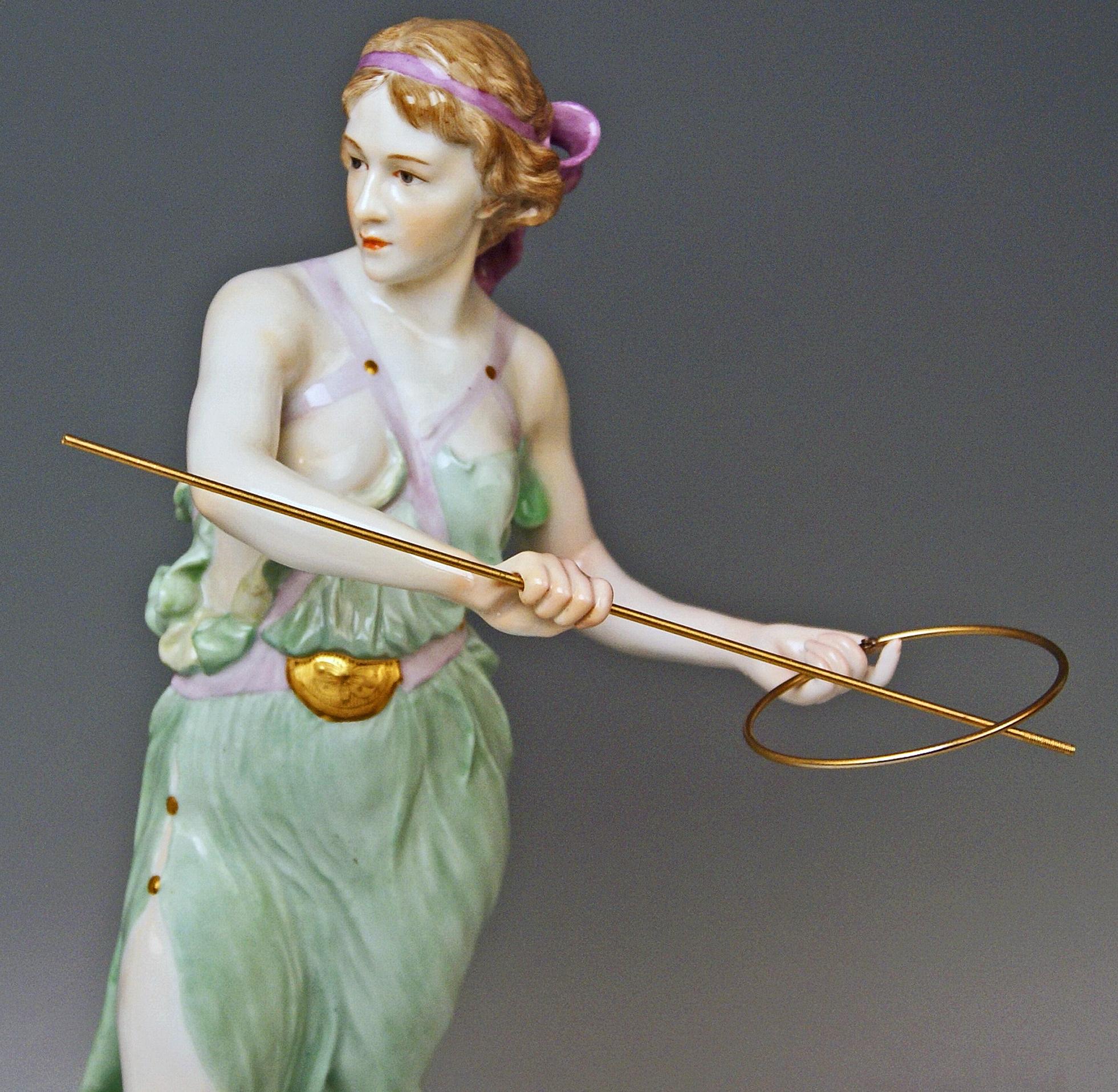 Meissen Figurine Girl Throwing Hoop Reifenspielerin A 235 by R. Boeltzig 1