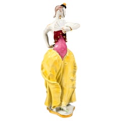 Figurine d'une danseuse espagnole avec éventail et manteau, par Paul Scheurich, 20e