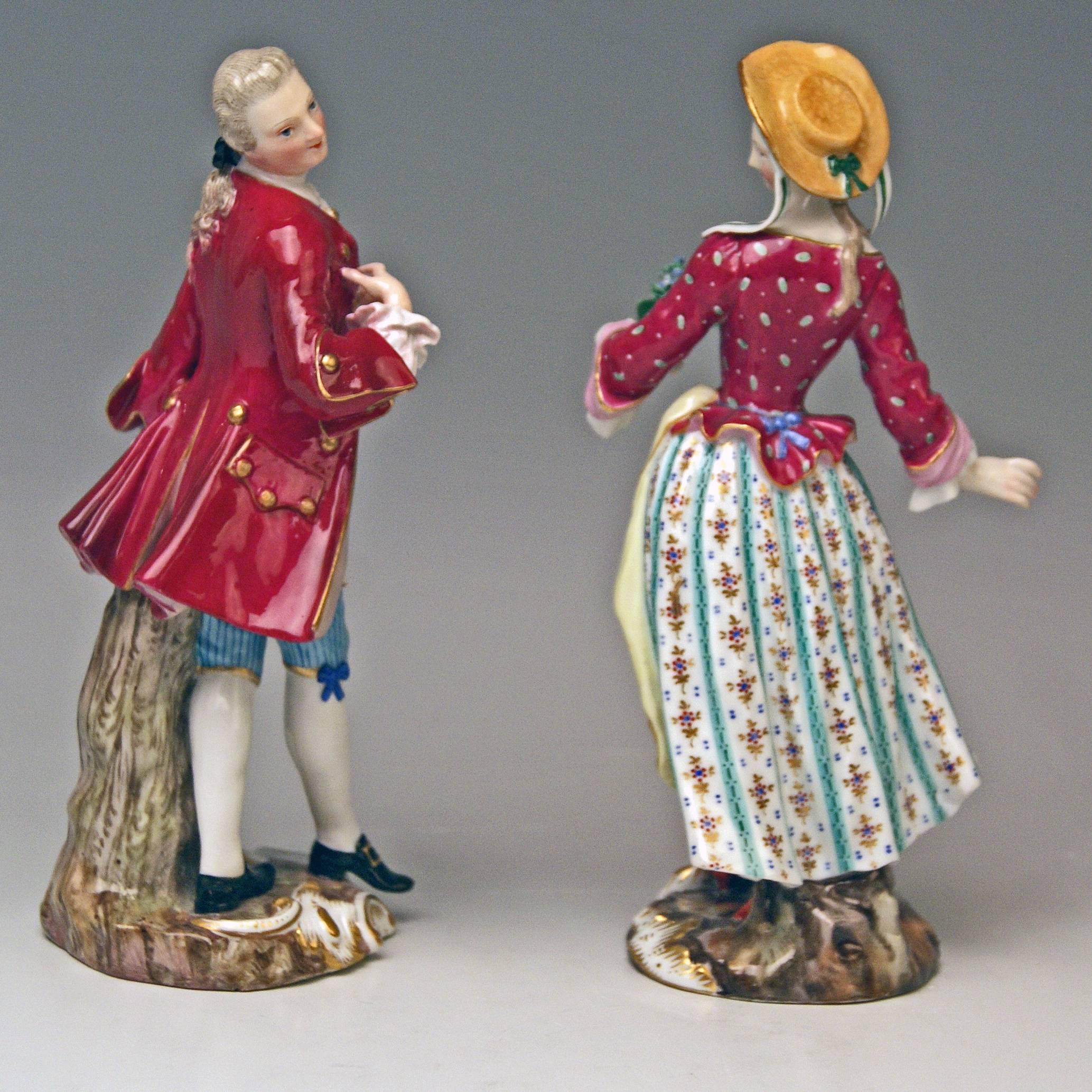 hat figurines