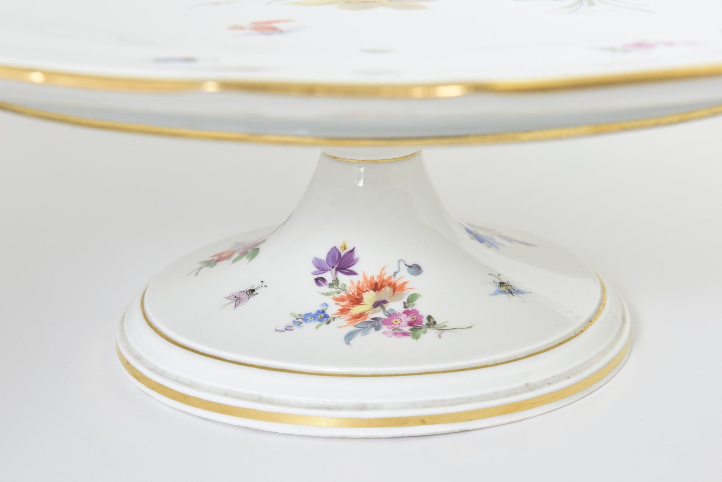 Meissen Floral Cake Stand with a Gilt Scalloped Edge In Good Condition In Miami Beach, FL