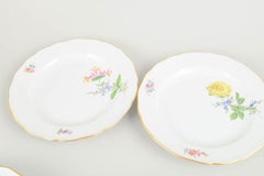 Meissen. Cuatro platos antiguos de porcelana con motivos florales. Finales del siglo XIX