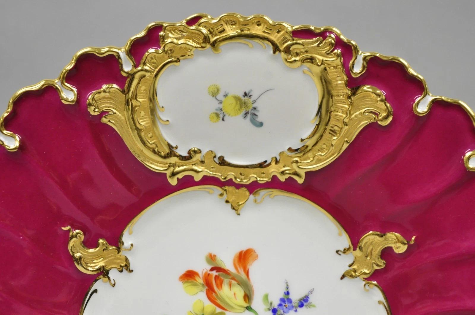 Meissen Porcelaine rouge peinte à la main et décorée de fleurs, Assiette d'armoire festonnée Bol Bon état - En vente à Philadelphia, PA