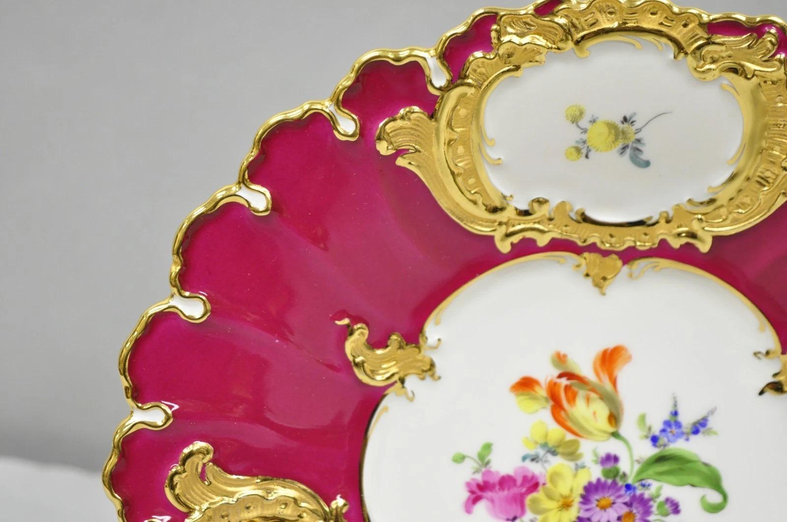 Meissen Porcelaine rouge peinte à la main et décorée de fleurs, Assiette d'armoire festonnée Bol en vente 1