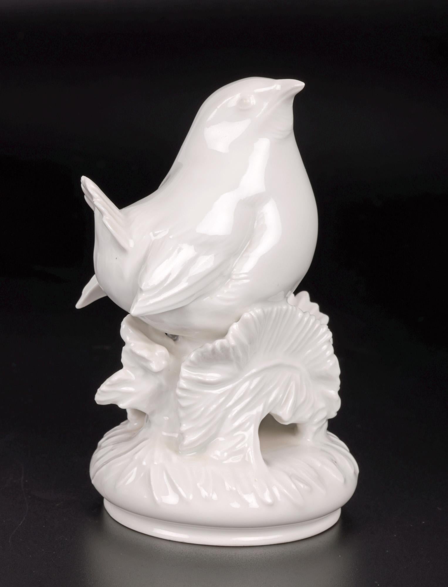 Meissen German Weiss Porcelain Garden Bird Figure In Good Condition For Sale In Bishop's Stortford, Hertfordshire