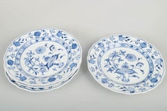 Meissen, Germany. 4 porcelain dinner plates. “Blue Onion” pattern. Early 20th C.
