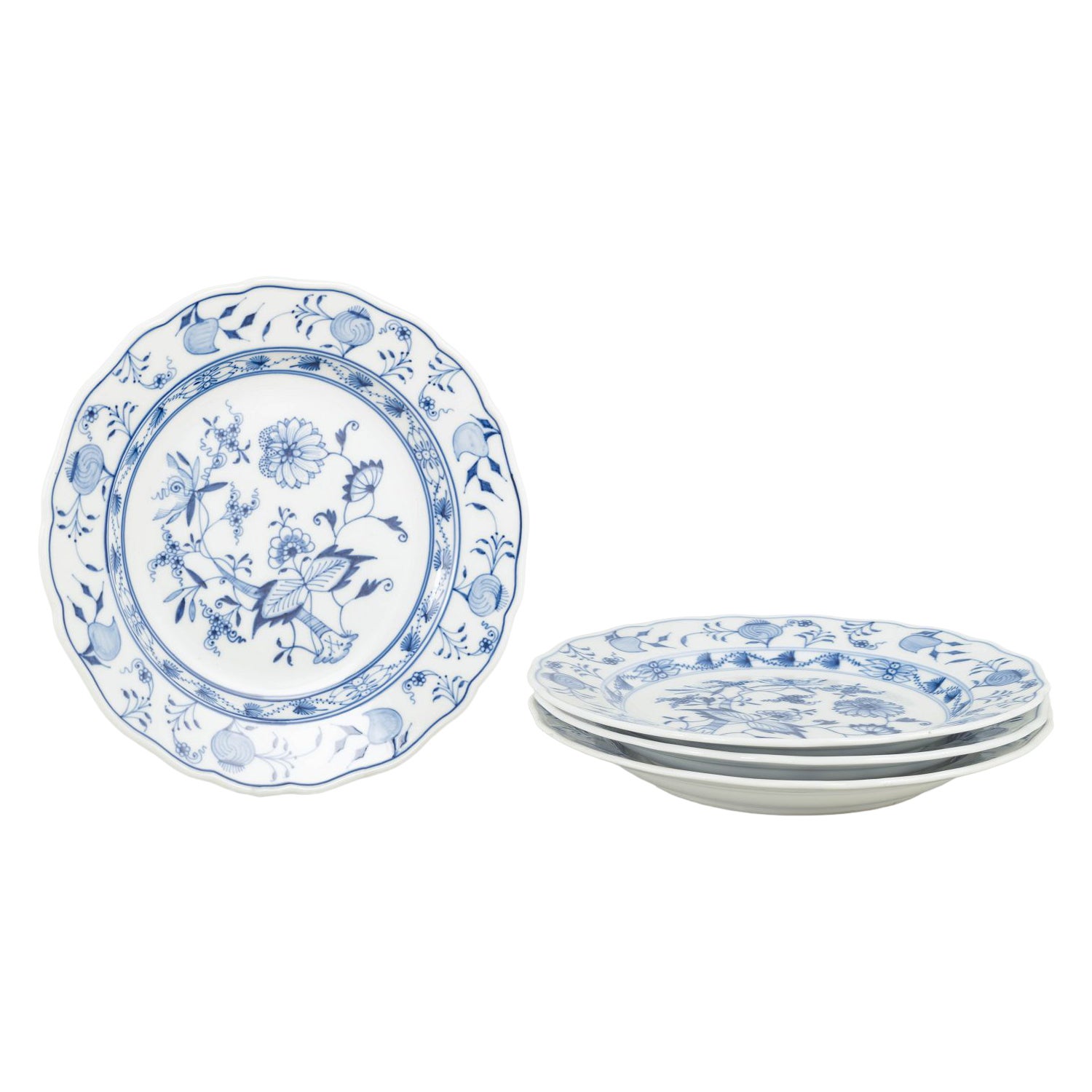 Meissen, Germany. 4 porcelain dinner plates. “Blue Onion” pattern. Early 20th C.