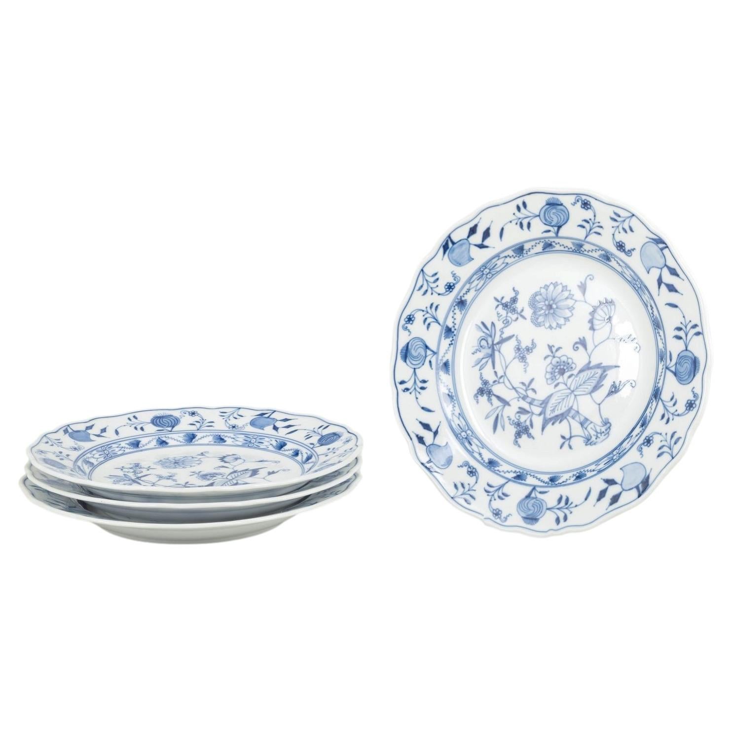 Meissen, Germany. 4 porcelain dinner plates. “Blue Onion” pattern. Early 20th C.