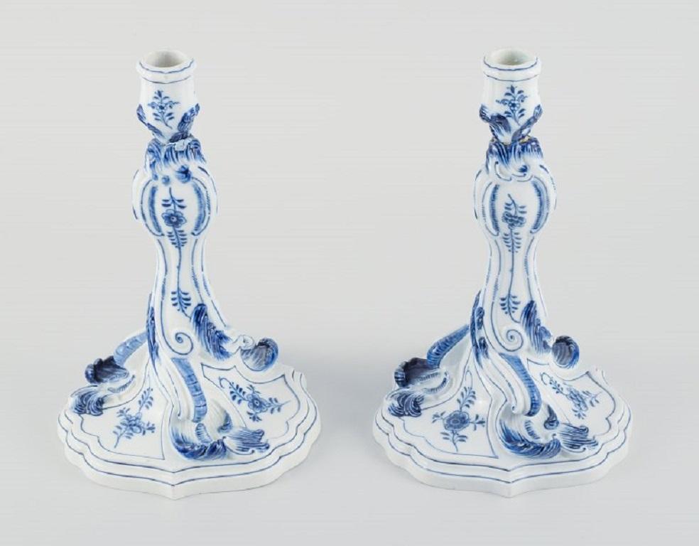 Meissen, Germany. A pair of large antique bulb pattern candlesticks.
19th century.
Measures: H 24.5 cm x D 16.0 cm.
First factory quality.
In perfect condition.
Marked.
