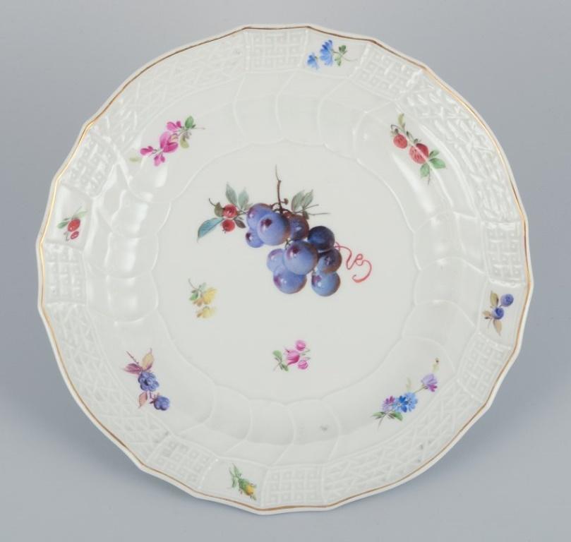 Porcelain Meissen, Germany. A set of six antique deep porcelain dinner plates.  For Sale