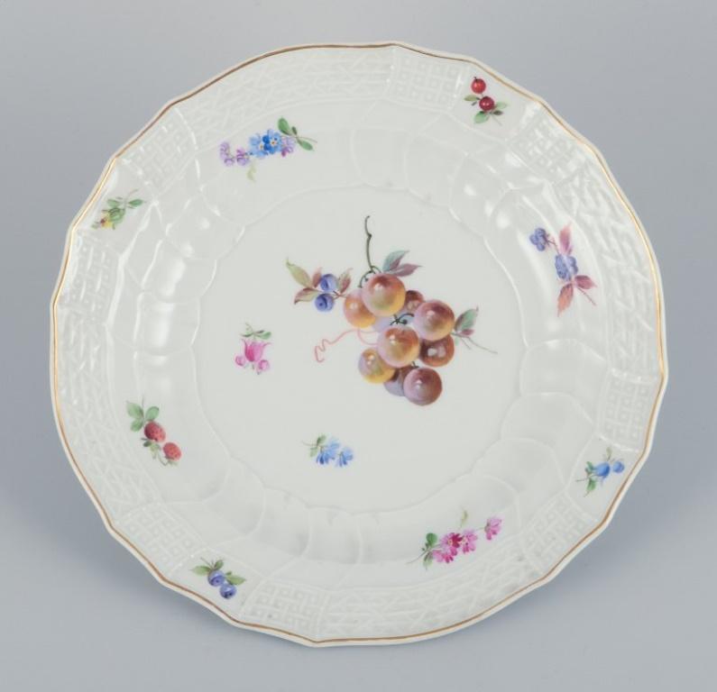Meissen, Germany. A set of six antique deep porcelain dinner plates.  For Sale 1