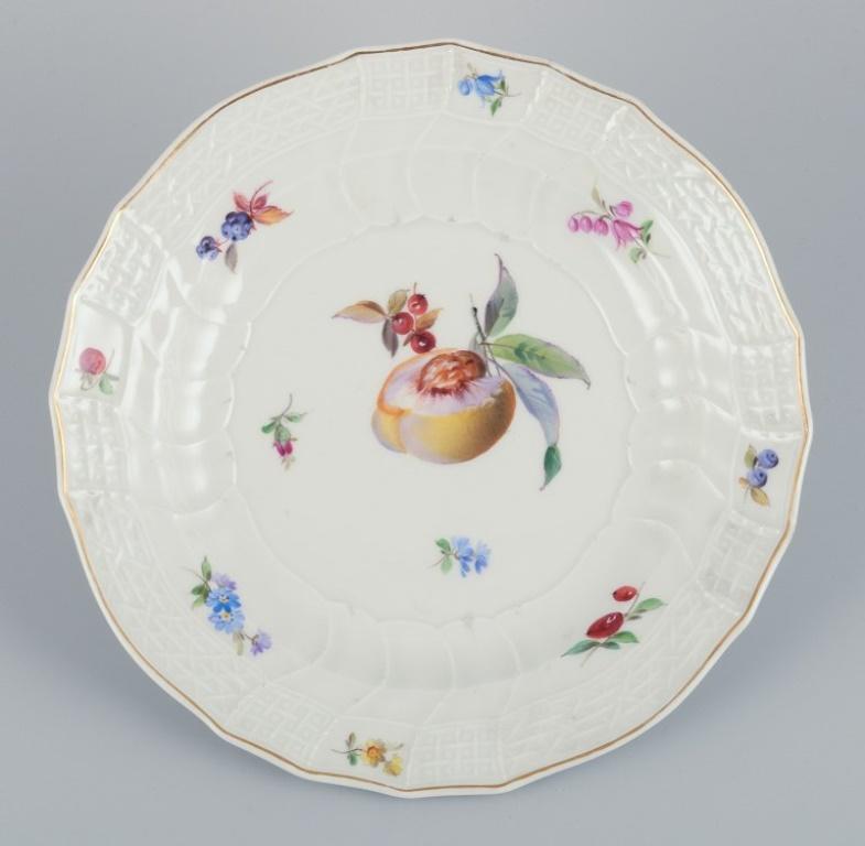 Meissen, Germany. A set of six antique deep porcelain dinner plates.  For Sale 2