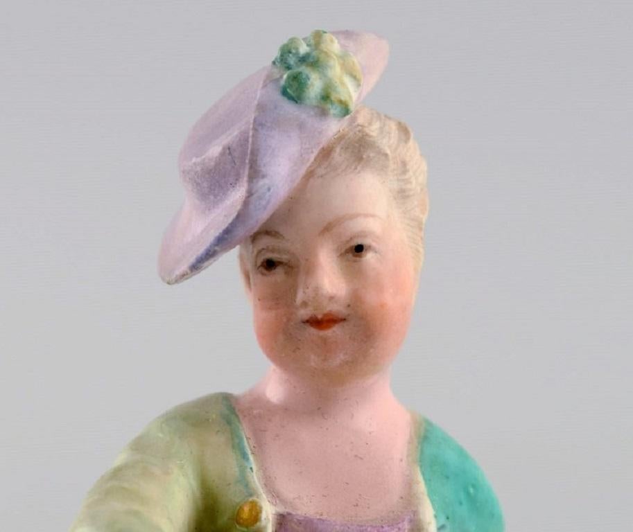 Meissen, Germany. Antique hand-painted porcelain figure. Lady with flowers.  In Good Condition For Sale In Copenhagen, DK