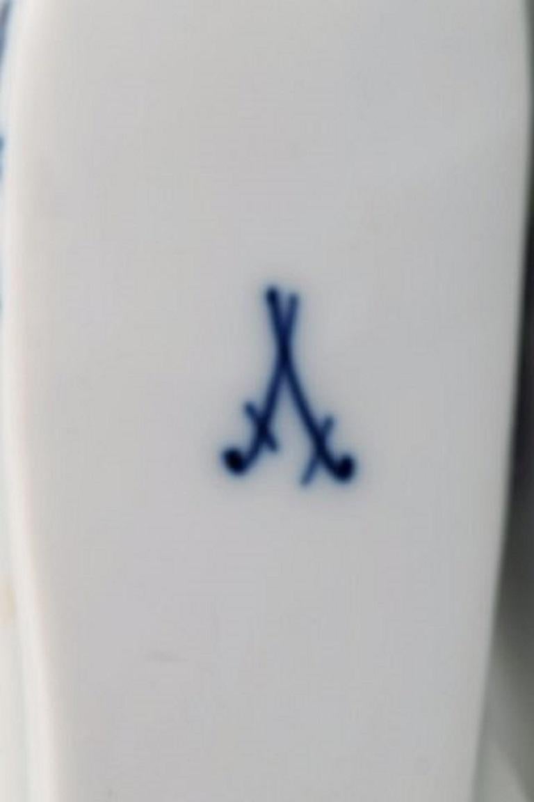 Meissen, Deutschland, antiker Miniatur-Slipper aus handbemaltem Porzellan (19. Jahrhundert) im Angebot