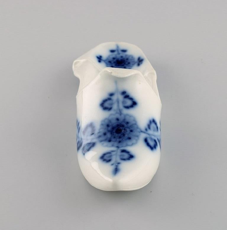 Meissen, Germany. Antique miniature slipper in hand-painted porcelain. 
Late 19th century.
Measures: 16.5 x 6 cm.
In very good condition. Micro chip.
Stamped.