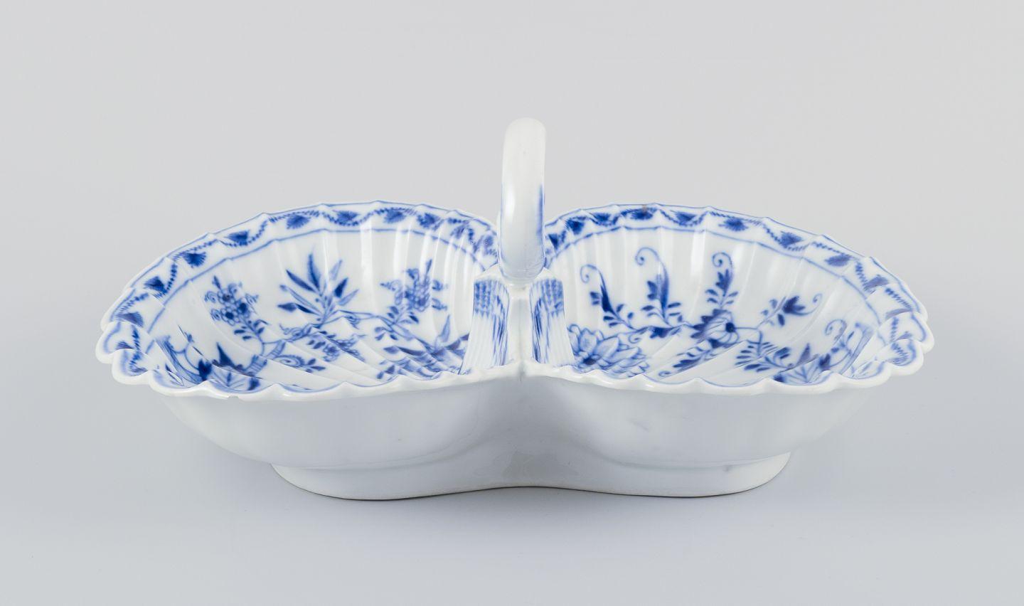 Glazed Meissen, Germany. Blue Onion cabaret tray made of porcelain. For Sale