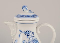 Meissen, Germany. Blue Onion pattern. Chocolate pot in porcelain.