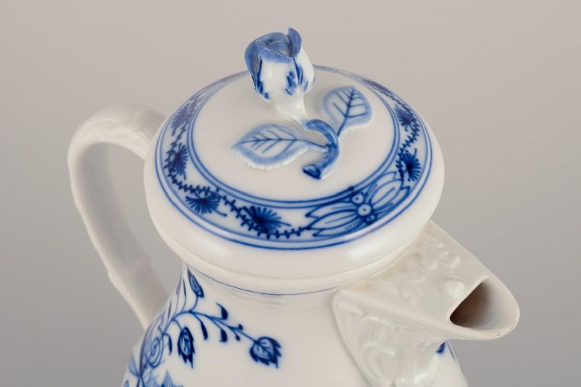 Meissen, Alemania. Patrón Cebolla Azul. Bombonera de porcelana. Porcelana en venta