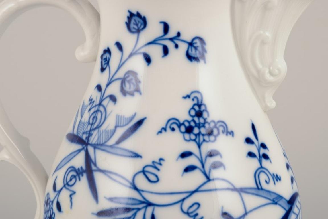 Meissen, Alemania. Patrón Cebolla Azul. Bombonera de porcelana. en venta 1
