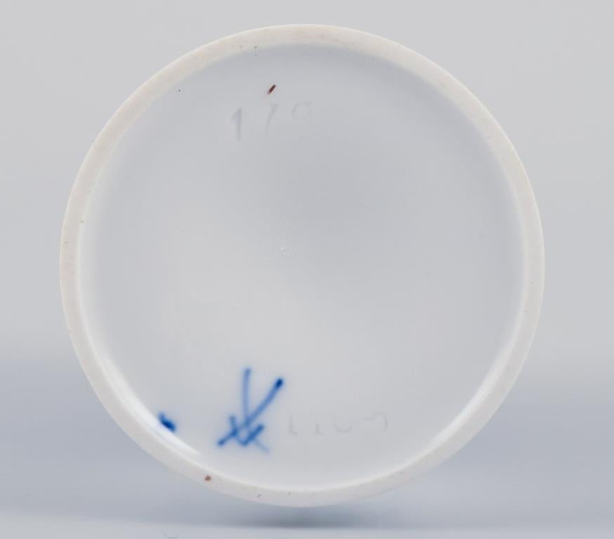 Meissen, Germany. Blue Onion pattern. Five egg cups in porcelain. 3