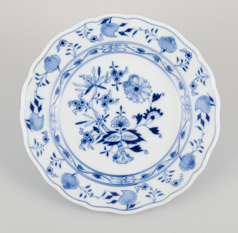 Meissen, Germania. Modello Blue Onion. Cinque tavole.
Dipinto a mano in blu.
Approssimativamente dal 1900.
Contrassegnato.
Condizioni perfette.
Terza qualità di fabbrica.
Dimensioni: Diametro 19,5 cm x Altezza 2,5 cm.