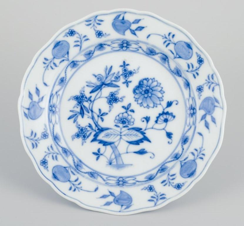Meissen, Alemania. Patrón Cebolla Azul. Cuatro platos de cena antiguos. Finales del siglo XIX en Excelente estado para la venta en Copenhagen, DK