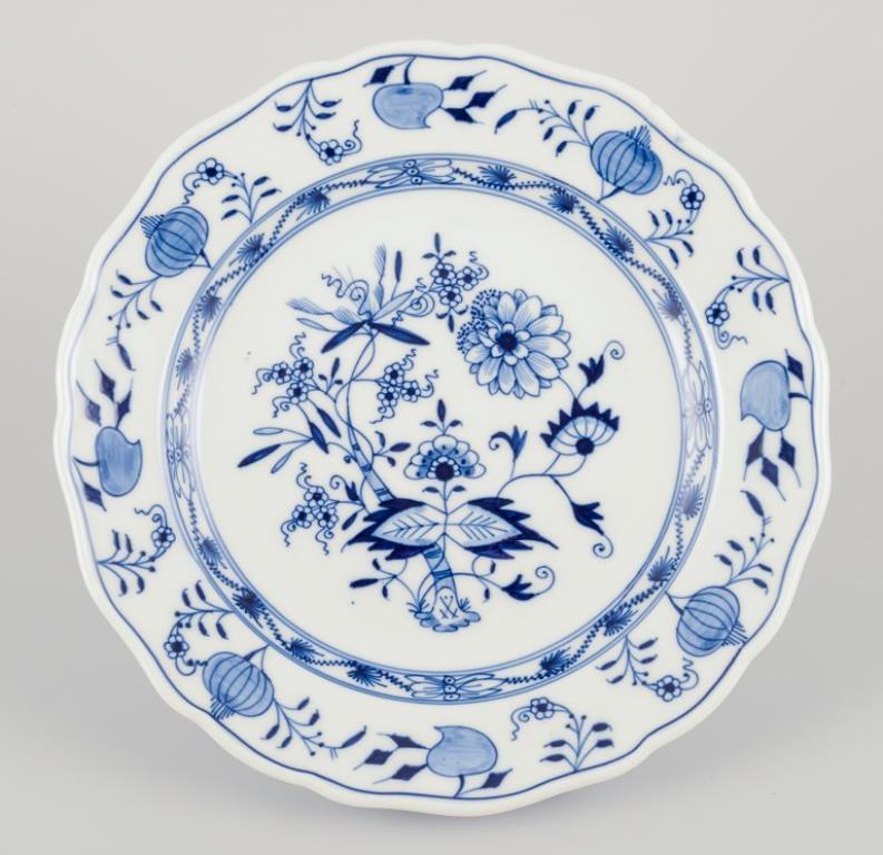 Meissen, Alemania. Patrón Cebolla Azul. Cuatro platos hondos.
Pintado a mano en azul.
Aproximadamente desde 1900.
Marcado.
Perfecto estado.
Tercera calidad de fábrica.
Dimensiones: Diámetro 25,0 cm x Altura 3,0 cm.