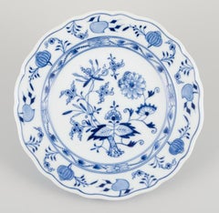 Meissen, Germany. Blue Onion pattern. Four plates in porcelain.