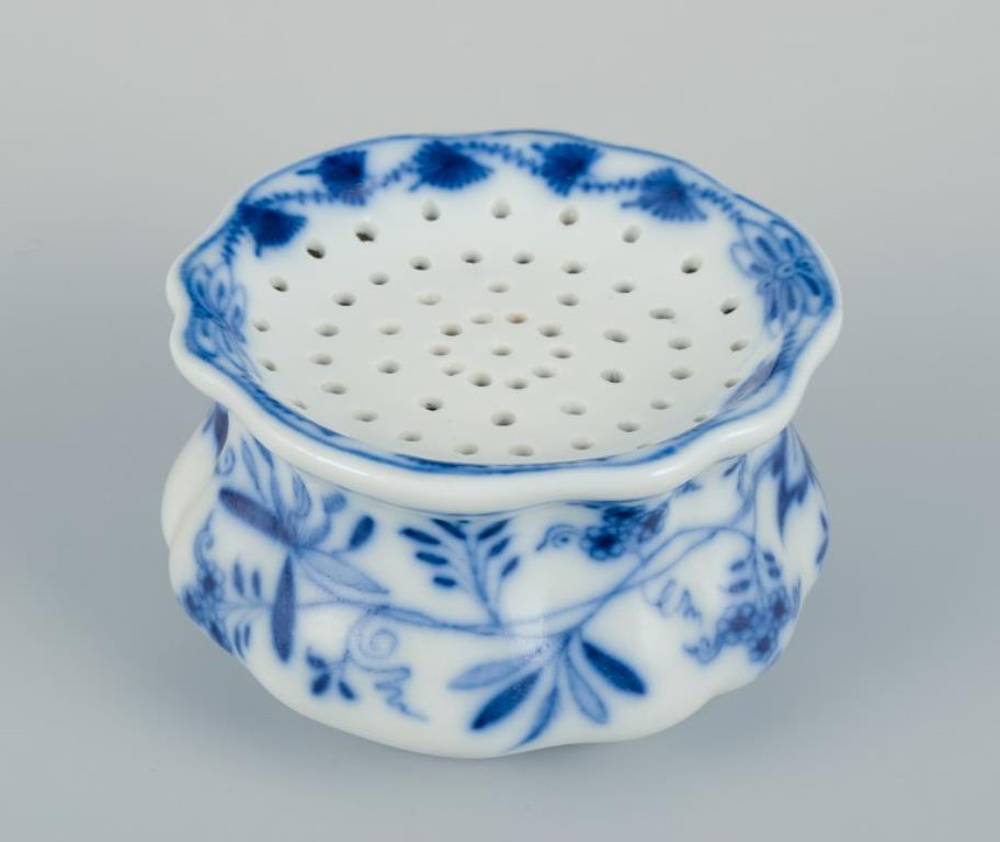 Meissen, Germania. Calamaio in porcellana con motivo Blue Onion. in vendita 1