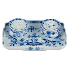 Meissen, Germany. Blue Onion pattern inkwell set in porcelain.