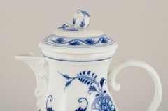 Meissen, Germany. Blue Onion pattern. Large coffee pot in porcelain.