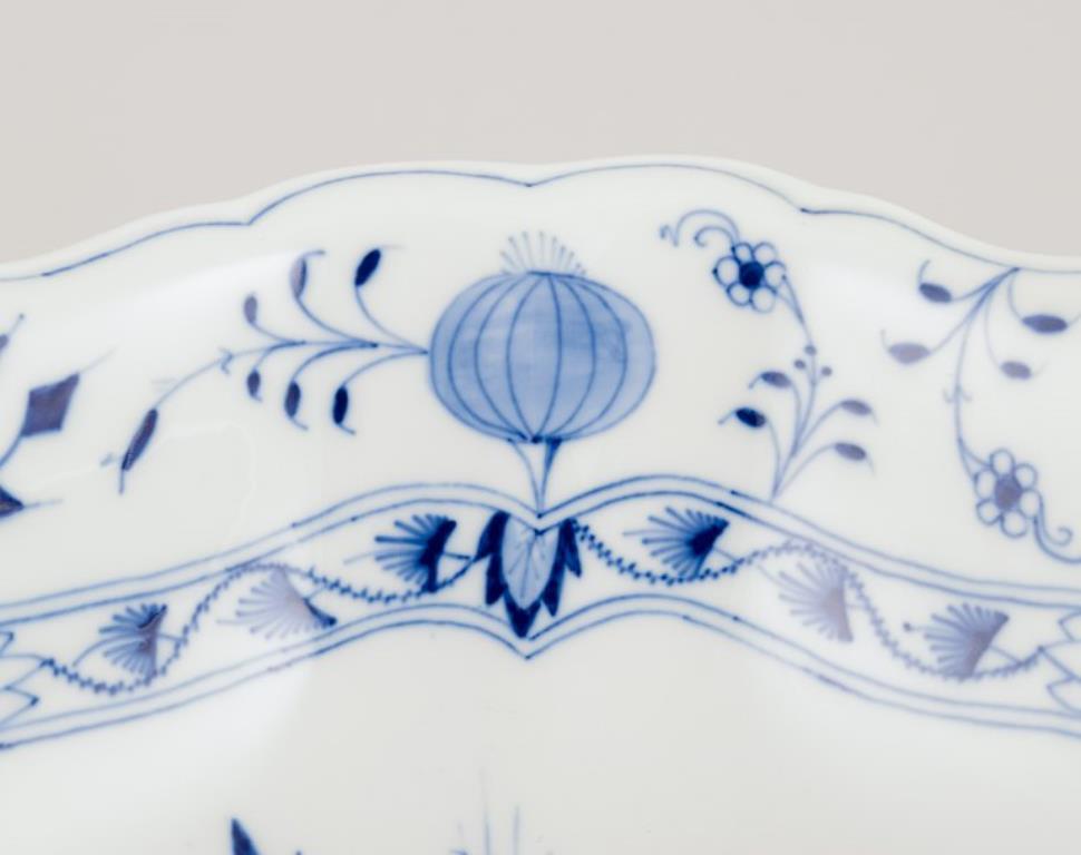 Meissen, Germany. Blue Onion pattern. Large square bowl. Approx. 1900 In Excellent Condition For Sale In Copenhagen, DK