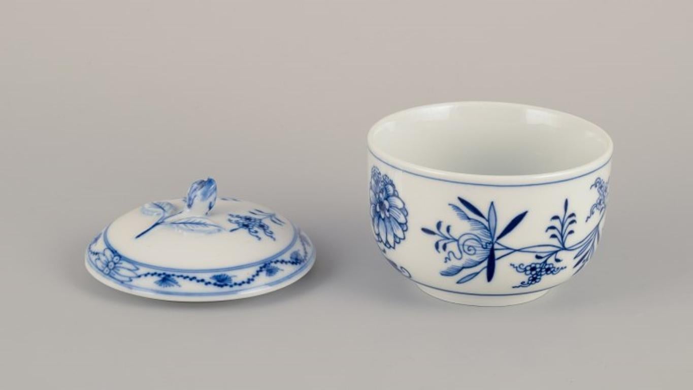 Meissen, Alemania. Patrón Cebolla Azul. Azucarero grande de porcelana Alemán en venta