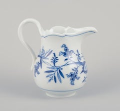 Meissen, Germany. Blue Onion pattern. Milk jug. Hand-painted in blue.