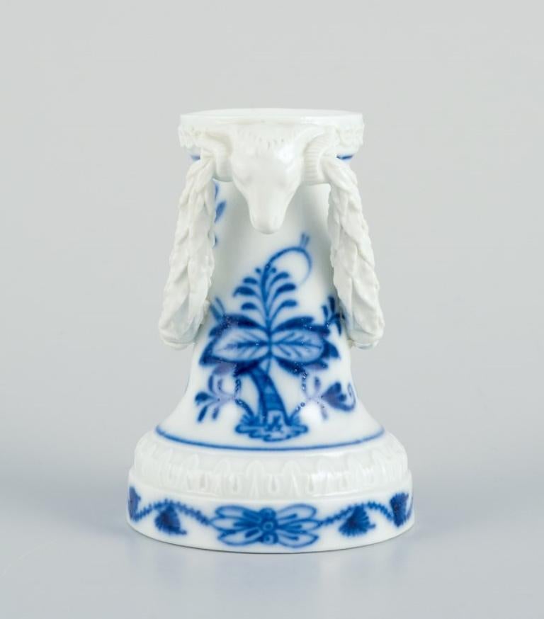 Meissen, Germany. Blue Onion pattern. Rare miniature vase with ram's heads. In Excellent Condition For Sale In Copenhagen, DK