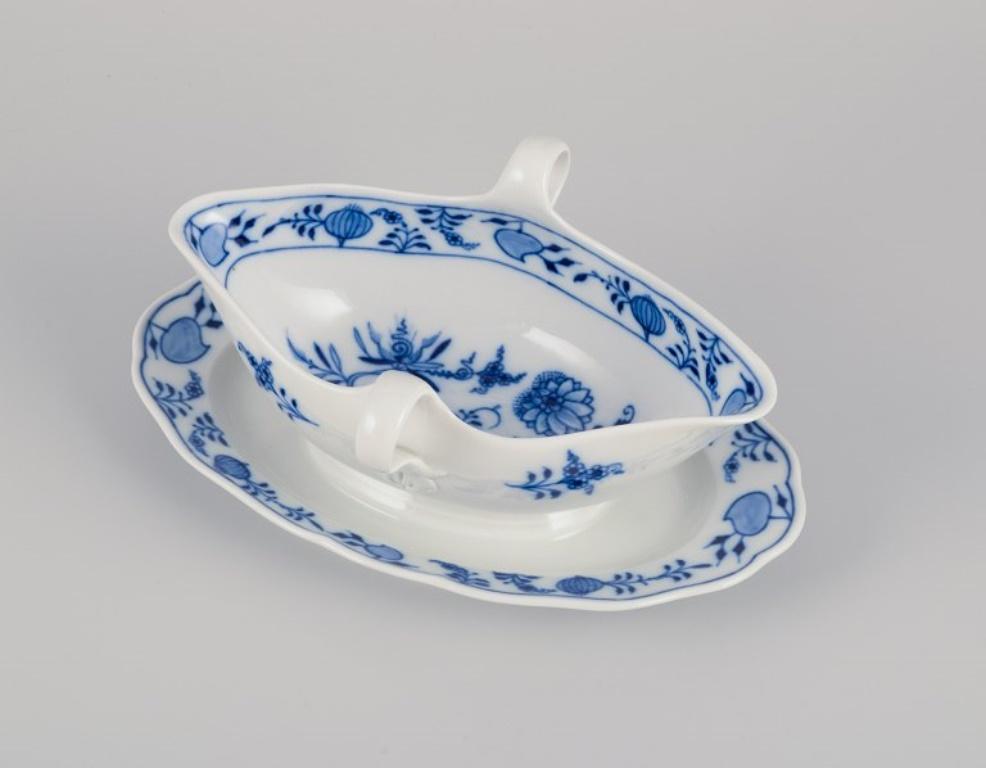 Hand-Painted Meissen, Germany. Blue Onion pattern sauce boat with two handles. For Sale