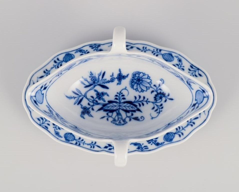 Meissen, Germany. Blue Onion pattern sauce boat with two handles. In Excellent Condition For Sale In Copenhagen, DK