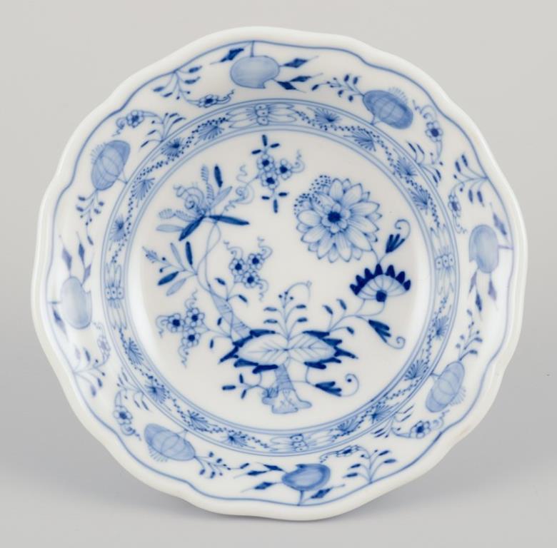Meissen, Germany. Blue Onion pattern. A set of ten small bowls.
Hand-painted in blue.
Approximately from 1900.
Marked.
Perfect condition.
Third factory quality.
Dimensions: Diameter 12.0 cm x Height 3.0 cm.