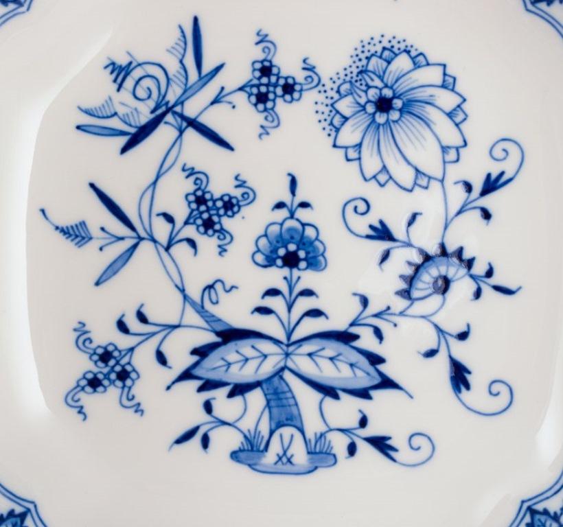 Mid-20th Century Meissen, Germany. Blue Onion pattern square bowl. Hand-painted porcelain. 