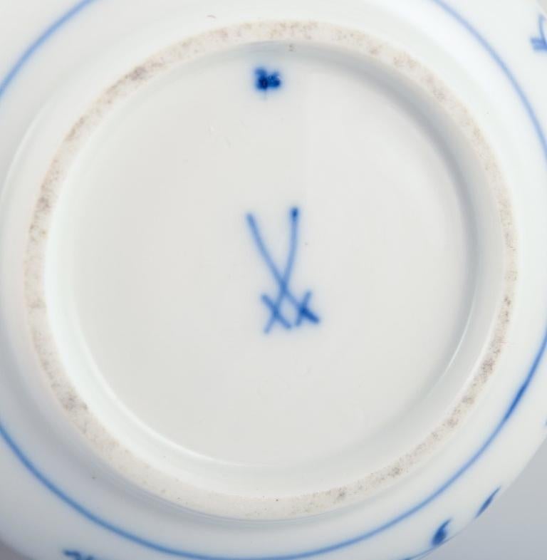 Meissen, Germany, Blue Onion pattern sugar bowl and bowl. MId-20th C. In Excellent Condition For Sale In Copenhagen, DK