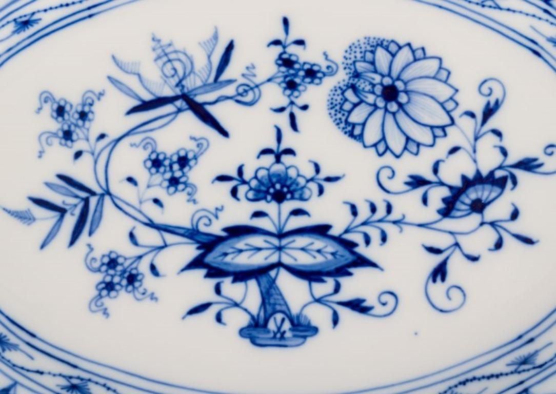 Meissen, Alemania. Patrón Cebolla Azul. Dos fuentes ovaladas de porcelana. siglo XX en venta