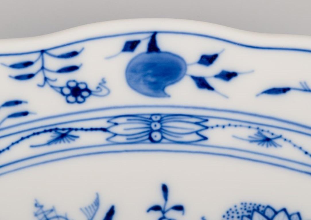 Meissen, Alemania. Patrón Cebolla Azul. Dos fuentes ovaladas de porcelana. Porcelana en venta
