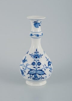 Meissen, Germany, Blue Onion Pattern Vase in Porcelain. Mid-20th Century