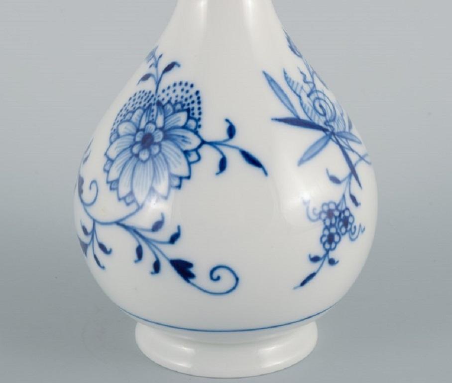 Hand-Painted Meissen, Germany, Blue Onion Pattern Vase in Porcelain. Mid-20th Century For Sale