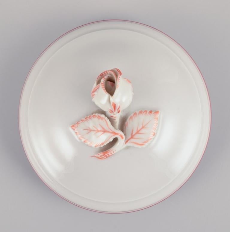 Meissen, Alemania. Cafetera de porcelana con ribete rojo coral. Porcelana en venta
