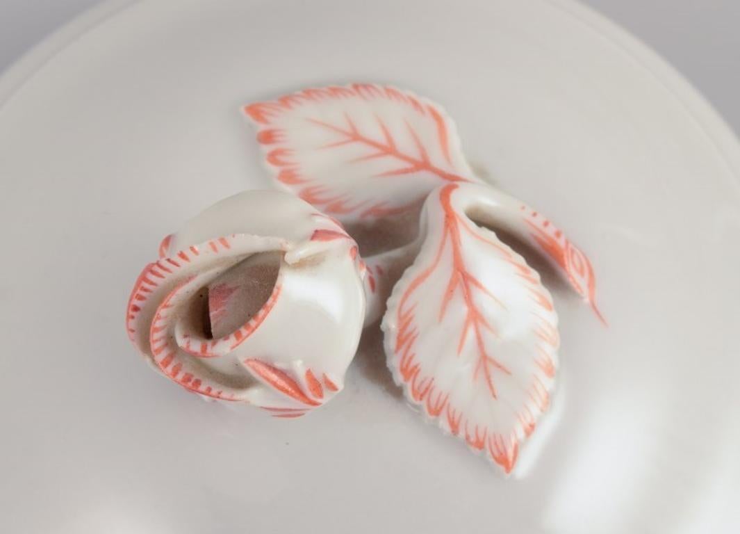 Meissen, Alemania. Cafetera de porcelana con ribete rojo coral. en venta 1