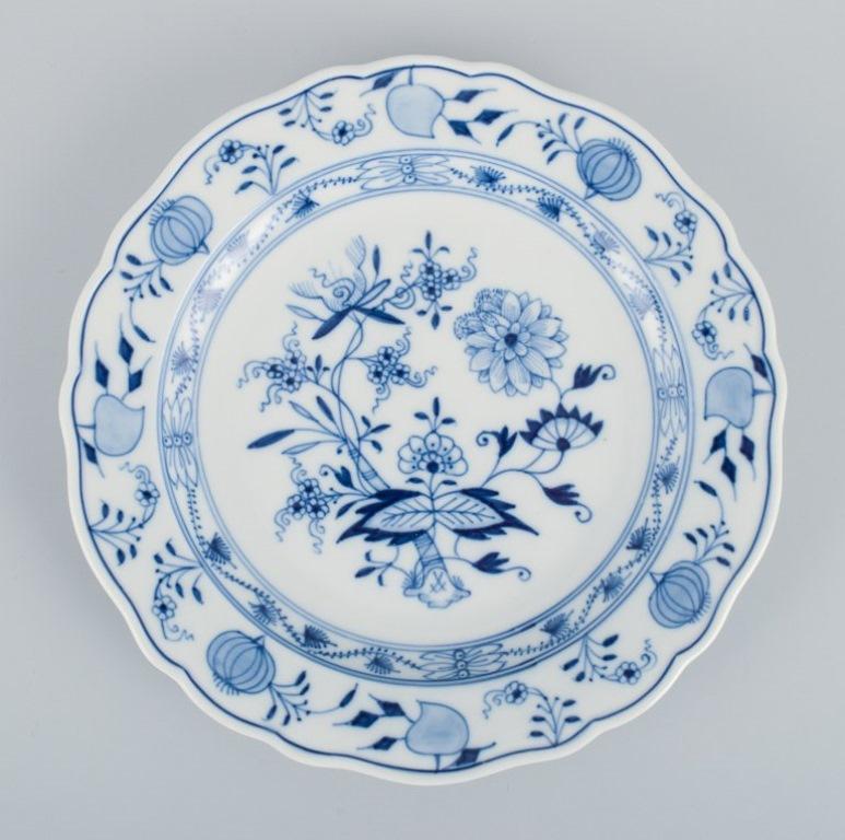 Meissen, Germany, five Blue Onion pattern lunch plates.
Hand-painted.
Approx. 1900.
Marked.
In perfect condition.
First factory quality.
Dimensions: D 21.3 cm.





